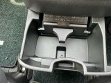 ドリンクホルダーがあるのはとっても便利!折りたたむとコンパクトに収納できます☆