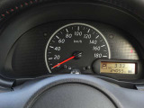 【メーターパネル】素早く車の情報が読み取れる、視認性に優れたシンプルなデザインのメーターパネルです。