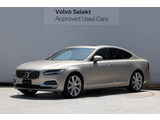 Volvo Selektは、新車登録から12年以内の車両の中からさらに、専門スタッフによる厳しいチェックのもと、 内外装機関において一定の基準をクリアしたボルボ認定中古車のみを、Volvo Selek
