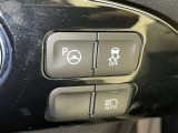 オートマチックハイビームとは、先行車や対向車のライトを認識し、ハイビームとロービームを自動で切り替える機能です。夜道の視界を確保します。詳細は販売店スタッフまでおたずねください。