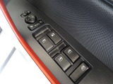電動格納式ドアミラー・パワーウインドウを装備しています。