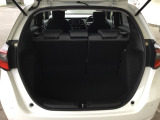 コンパクトサイズながら広い荷室スペースを確保。日常使いからレジャーまで幅広く対応できます。