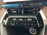 オートエアコンは温度を設定するだけで、自動で風量などを設定してくれます。運転しながら操作も必要ないので、安全性も向上します。