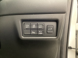各種機能の切替スイッチは運転席パネル下に集約されています。任意で切り替え可能なため状況に合わせてお使いください。