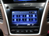 【純正ナビゲーション】使いやすいナビ操作にオーディオ機能も充実!Bluetooth接続で運転中のハンズフリー電話や好みの音楽を車内に流す事が出来ます。ラインナップや車種に応じて豊富な機能が使用可能♪