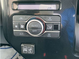 オートエアコン付き!車内温度を設定すると、風量を自動で調節してくれます。