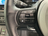 ステアリングにオーディオ操作スイッチが付いています。オーディオ画面に直接タッチしなくても操作が出来ますので、運転に集中できます。