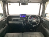 【前方視界】開放的な前方視界!運転がしやすく疲れにくいです♪窓が大きく、見通しがとっても良いおクルマですよ♪