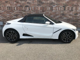 オプションになりますが、ボディーコーティングもご用意しております。新車の輝きに近づき、洗車などのお手入れも楽になりますよ。