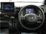 運転にかかわる様々な操作を安全に行えるように視点移動が少なく、操作性に配慮されたスイッチ類が凝縮されたコクピットです。