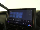 ディスプレイオーディオを装備。スマホとクルマをつなぐことで、これまでのナビに加えて、いろいろなサービスが楽しめます。