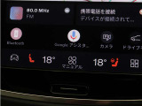 フロントシートには、シートヒーター&シートエアコンに加え、ステアリングホイール・ヒーターも装備。厳寒の地、北欧スウェーデン発祥のブランドならではのアイテムです。シートヒーターは後席にも装備しています。