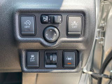 先進安全装置のスイッチ類は、運転席右側に集中レイアウトされています。