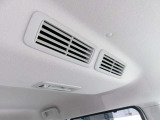 前席の空気を後席にも循環させれますよ^^これで車内は快適ですよね^^