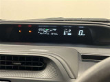 センターメーターは視点移動が少なく、長時間の運転でも疲れにくいそうです!スピードメーターは大きくて見やすいデジタル表示!