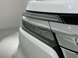 LEDヘッドライトは、点灯の瞬間から最大光量を発揮し、突然暗くなるトンネルなどでの安定感を高めます。