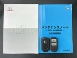 スマートキーは鍵をバッグに入れたままでもドアロックの開閉やエンジンのON・OFFができます。夜間や雨の日も鍵を探さなくて良いので便利です。