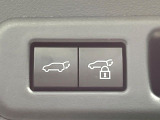 【パワーバックドア】スマートキーや運転席のボタンを押すだけでリアゲートが自動で開閉します!荷物を持っている時や、高い位置にあるバックドアを閉める際に便利な機能です♪
