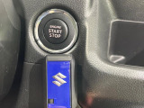 【キーレススタートシステム】カバンやポケットに入れたままでもドアの施錠・解錠が可能なスマートキーを装備。エンジンのオン・オフ時もカギを取り出す必要が無いからとっても便利です♪