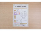 【車両検査証明書】店頭にてクルマの状態が一目で分かる検査証明書を公開中。トヨタ認定検査員が厳しく査定し、状態を点数と図解で表示しています。修復歴はもちろん、傷やヘコミの箇所や程度がご確認いただけます。