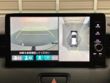 マルチビューカメラシステム搭載車です。お車の周囲を全方位でカバーします。後方・前方・両脇と、コンディションが悪い視界でもカラーモニターに映し出した映像がドライバーをサポートします。