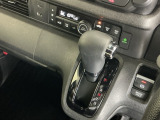発進時から滑らかに加速する無段階変速のCVTはストップ&ゴーの多い街の中も快適です