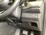 左側に高速で便利なETCがあり、横滑りを防ぐVSAなどのスイッチは、運転席の右側、手の届きやすい位置にあります。