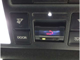 急な体調不良時も、ヘルプネットボタンを押すだけでヘルプネットセンターのオペレーターにつながります。 なお無償でのご利用期間は限定されています。サービスの詳細は販売店スタッフまでおたずねください。