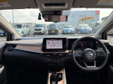 インパネ全体の写真で見た目もわかりやすく、使いやすいお車です。