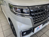 【LEDヘッドライト】悪天候や夜間走行時も良好な視界を確保し安心して運転できる高輝度LEDヘッドライトを装備!点灯速度が早く、消費電力も抑えられています。