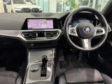 コックピットは、BMWらしくセンター・コンソールがドライバーに向けて傾けられた設計になっています。
