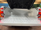 積載量500kgの広々としたデッキは、遊びから仕事まで多用途に使えます。ベッドライナーやトノカバーの取り付けもご相談下さい♪