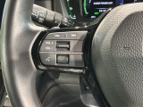 ステアリングにオーディオ操作スイッチが付いています。オーディオ画面に直接タッチしなくても操作が出来ますので、運転に集中できます。