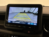 リバースギアに入れるだけで後方の表示へ切り替わります。夜間や雨の日の駐車も楽になりますよ。