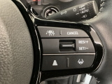 【アダプティブ・クルーズ・コントロール】予め設定した車速内でクルマが自動的に加減速。 前走車との適切な車間距離を維持しながら追従走行し、高速道路でのドライバーの疲労を軽減してくれる嬉しい機能付♪