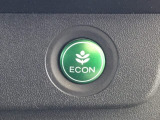 【eコンスイッチ】低燃費運転をサポートするECONモード。スイッチをONすると、エンジンやトランスミッション、A/Cなどを協調制御し、燃費の向上に貢献。エコドライブの効果を高めます。