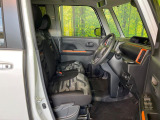 運転席シート廻りは使用感も少なく、良好な状態となっています。丁寧に使われていたことがよくわかりますね。