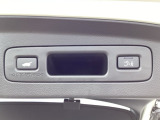 ハンズフリー機能付きパワーテールゲートで、重い荷物を持っていても足をかざすだけで開閉可能。予約クローズ機能により、離れると自動で閉まるため、積み込み後もスムーズに移動できます。