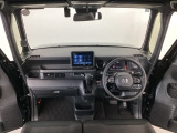 【前方視界】開放的な前方視界!運転がしやすく疲れにくいです♪窓が大きく、見通しがとっても良いおクルマですよ♪