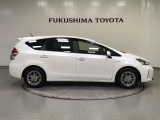 【まるごとクリーニング】シートを取り外し、車内を徹底洗浄。隅々まで丁寧に仕上げています。