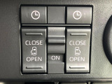 【両側パワースライドドア】スマートキーや運転席のスイッチで後席両側スライドドアの開閉が可能♪電動だから力を入れてドアを開ける必要が無く、小さなお子様でも簡単に開け閉めでき快適です♪