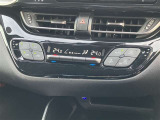 オートエアコン★温度を設定すれば車内を快適な温度に保ってくれます♪寒い日のドライブを快適にしてくれるシートヒーターも付いてます♪