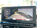 【パノラミックビューモニター】専用のカメラにより、上から見下ろしたような視点で360度クルマの周囲を確認することができます☆死角部分も確認しやすく、狭い場所での切り返しや駐車もスムーズに行えます。
