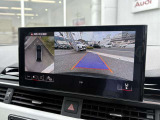 ●サラウンドビューカメラ『車両の4つのカメラから得た映像を合成し、上空から眺めているような映像をモニターに映し出します。車両周辺の歩行者や障害物などの発見に役立ちます。』