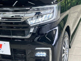 【LEDヘッドライト】悪天候や夜間走行時も良好な視界を確保し安心して運転できる高輝度LEDヘッドライトを装備!点灯速度が早く、消費電力も抑えられています。
