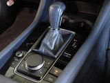 電動パーキングブレーキ・ブレーキホールドを装備してます。ホールド機能は信号待ちが多い一般道で疲労軽減になり、大好評です!