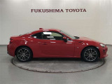 【まるごとクリーニング】シートを取り外し、車内を徹底洗浄。隅々まで丁寧に仕上げています。