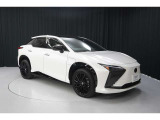 フルLEDヘッドランプには「オートマチックハイビームシステム」を搭載。夜間走行時にハイビームで走行可能と判断した場合、ロービームとハイビームを自動的に切り替え、前方視界確保をアシストします。