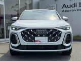 シングルフレームグリルはAudiの象徴的なデザイン要素であり、一目でAudiとわかるスタイル、大きくて迫力のある形状が車のスポーティな印象を強調しており、魅力的なデザインとなっています。