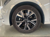 215/55R17モビリティータイヤにHighLine専用アルミホイールを装備。